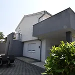 Luxury Escape With Swimming Pool & Modern Design * Debeljak