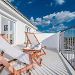 Luxury Escape With Swimming Pool & Modern Design Willa *