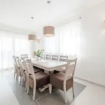 Willa Luxury Escape With Swimming Pool & Modern Design *