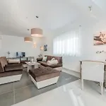 Willa Luxury Escape With Swimming Pool & Modern Design