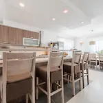 Luxury Escape With Swimming Pool & Modern Design Debeljak