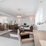 Willa Luxury Escape With Swimming Pool & Modern Design
