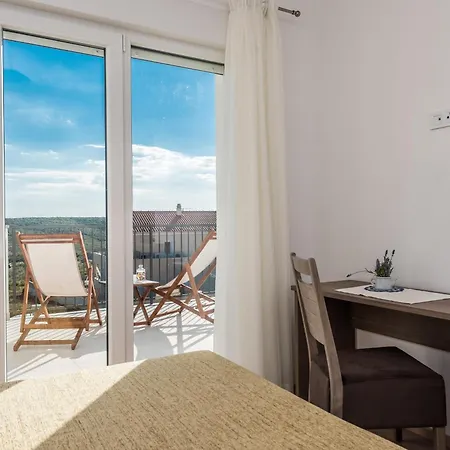 Luxury Escape With Swimming Pool & Modern Design וילה