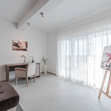 Vila Luxury Escape With Swimming Pool & Modern Design *