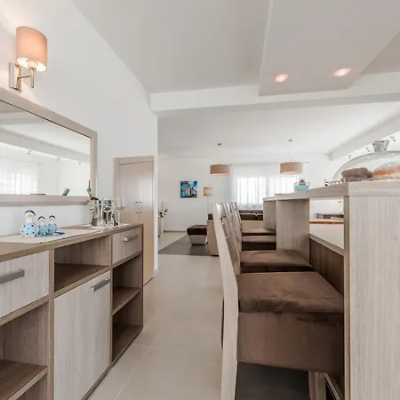 Luxury Escape With Swimming Pool & Modern Design וילה *