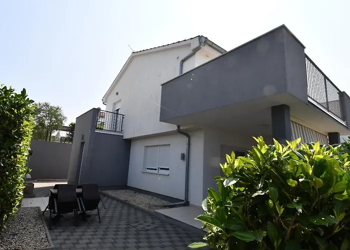 Luxury Escape With Swimming Pool & Modern Design * Debeljak