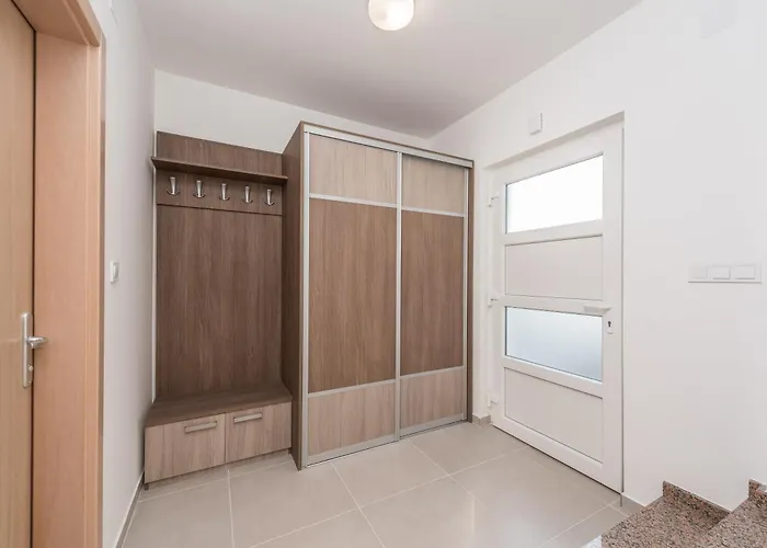 Luxury Escape With Swimming Pool & Modern Design Villa