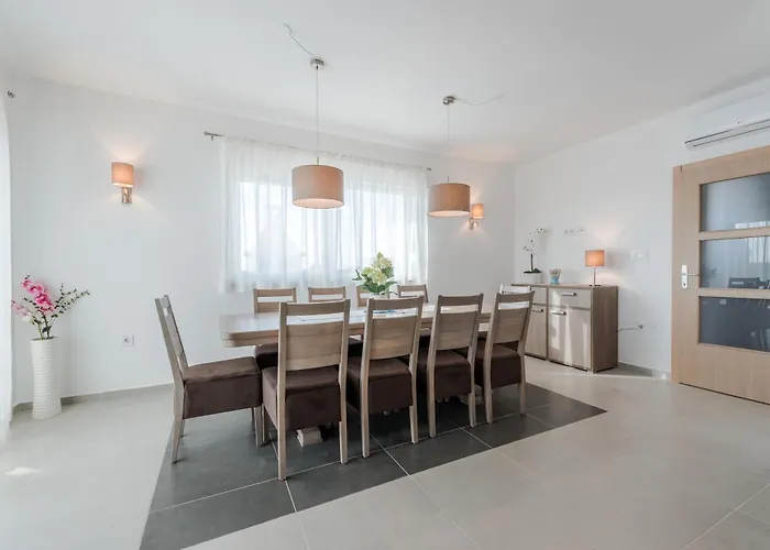 Luxury Escape With Swimming Pool & Modern Design