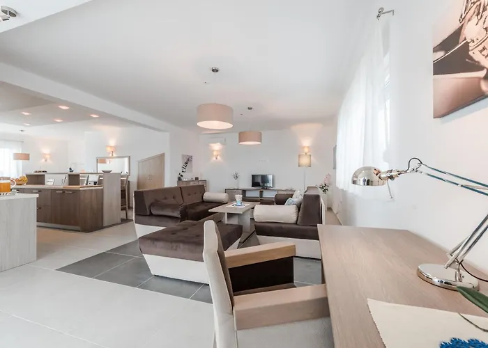 Villa Luxury Escape With Swimming Pool & Modern Design