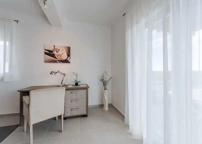 Вилла Luxury Escape With Swimming Pool & Modern Design Debeljak