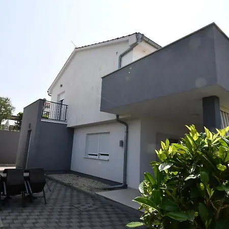 Luxury Escape With Swimming Pool & Modern Design * Debeljak