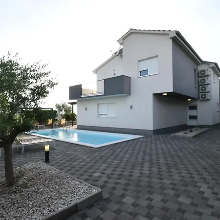 Luxury Escape With Swimming Pool & Modern Design * Debeljak