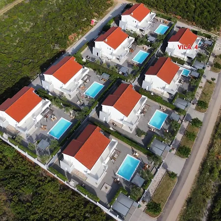 Vila Luxury Escape With Swimming Pool & Modern Design