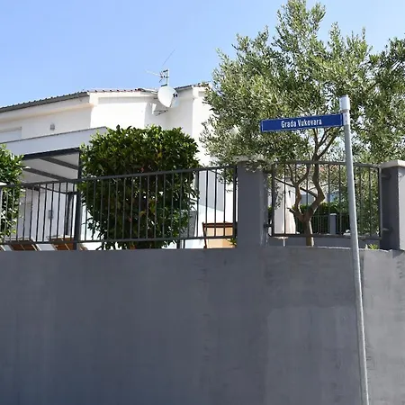 Villa Luxury Escape With Swimming Pool & Modern Design