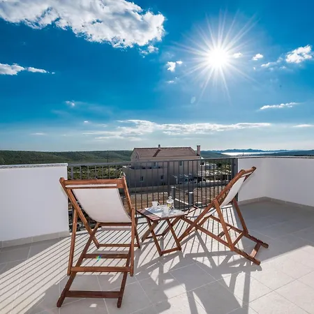 Luxury Escape With Swimming Pool & Modern Design Villa Debeljak