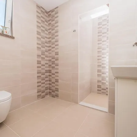 Luxury Escape With Swimming Pool & Modern Design Debeljak