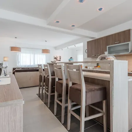 Villa Luxury Escape With Swimming Pool & Modern Design *