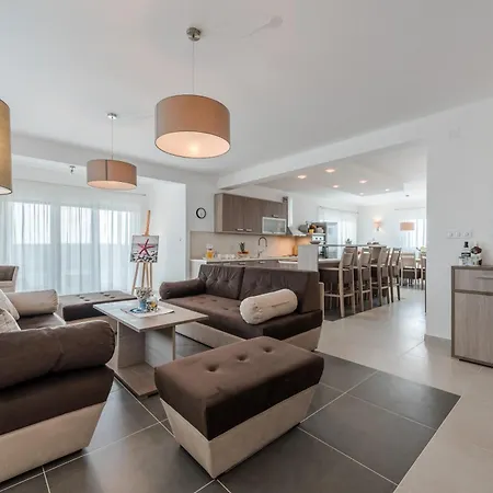 Luxury Escape With Swimming Pool & Modern Design Villa Debeljak