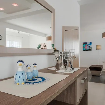 Villa Luxury Escape With Swimming Pool & Modern Design
