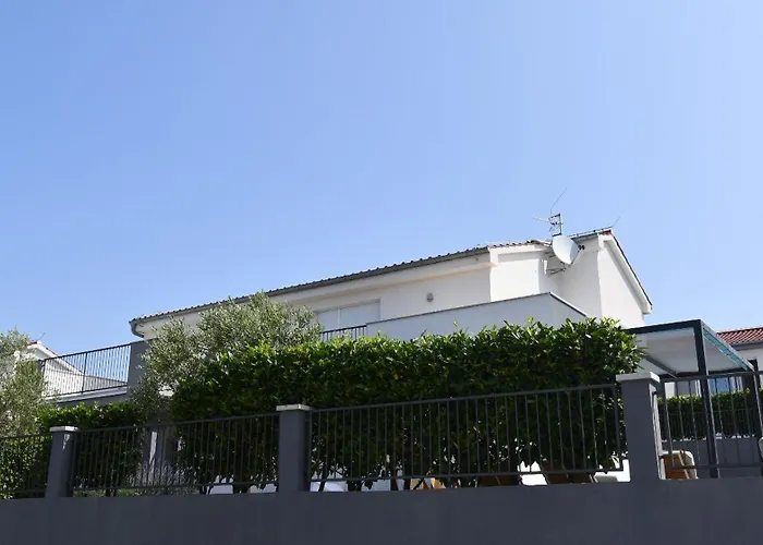 Vila Luxury Escape With Swimming Pool & Modern Design Debeljak