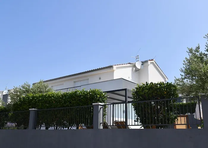 Vila Luxury Escape With Swimming Pool & Modern Design Debeljak