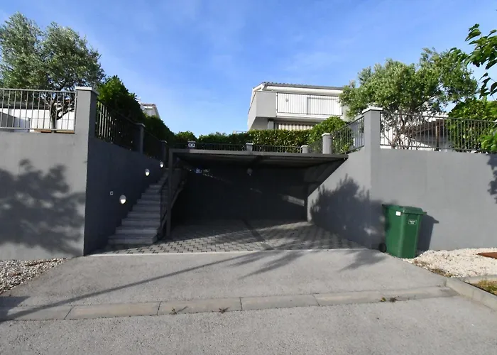 Vila Luxury Escape With Swimming Pool & Modern Design Debeljak