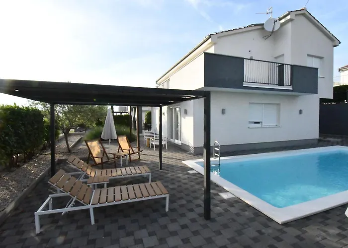 Luxury Escape With Swimming Pool & Modern Design * Debeljak