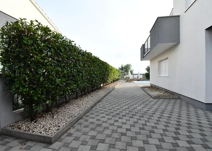 Luxury Escape With Swimming Pool & Modern Design Vila