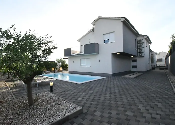 Luxury Escape With Swimming Pool & Modern Design * Debeljak