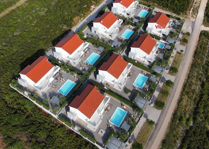 Vila Luxury Escape With Swimming Pool & Modern Design