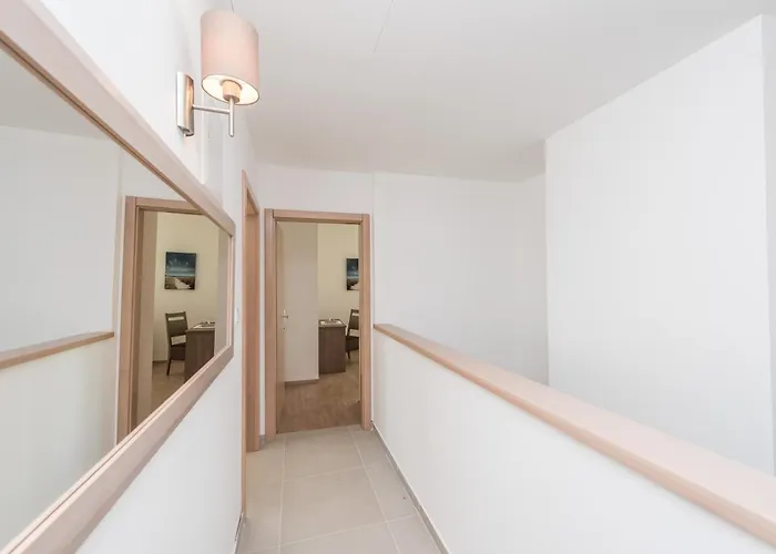 Vila Luxury Escape With Swimming Pool & Modern Design *