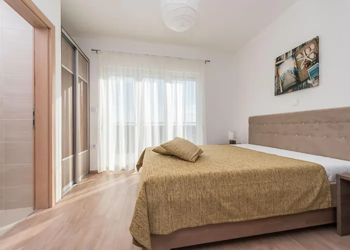 Vila Luxury Escape With Swimming Pool & Modern Design