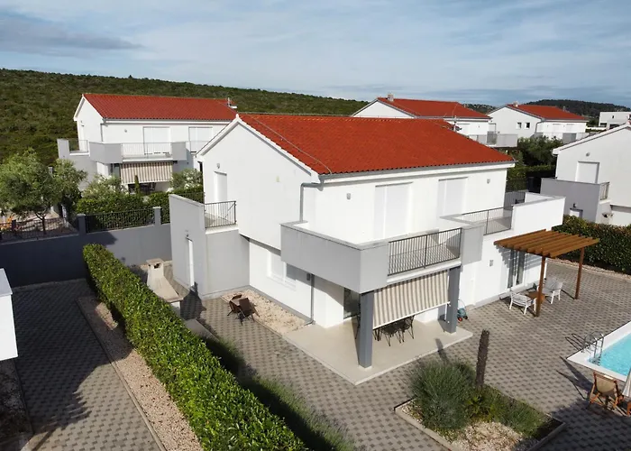 Vila Luxury Escape With Swimming Pool & Modern Design