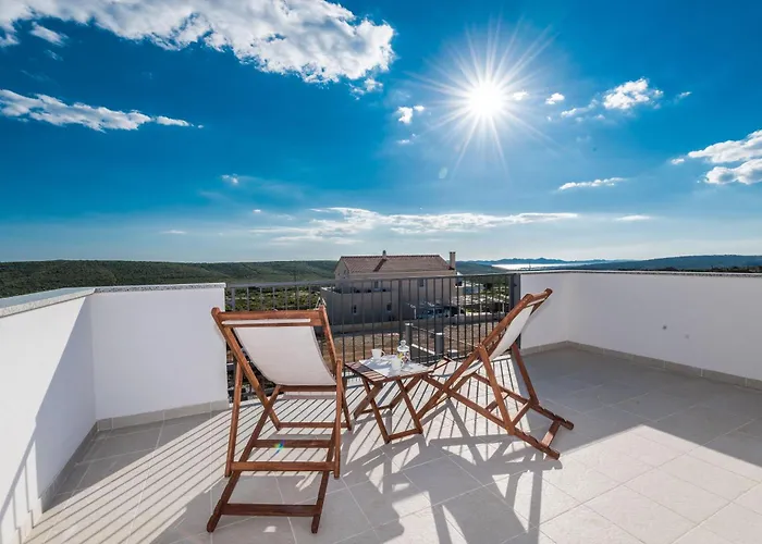 Luxury Escape With Swimming Pool & Modern Design Vila Debeljak