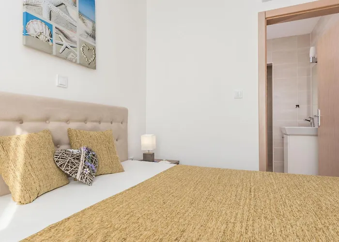 Luxury Escape With Swimming Pool & Modern Design *