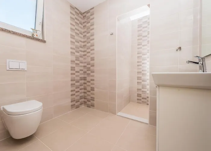 Luxury Escape With Swimming Pool & Modern Design Debeljak