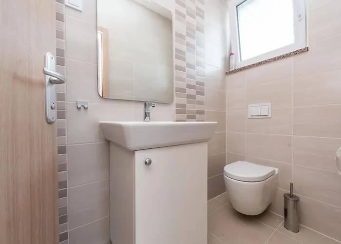 Luxury Escape With Swimming Pool & Modern Design Debeljak