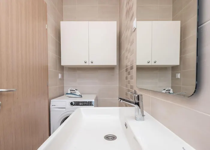 Luxury Escape With Swimming Pool & Modern Design Debeljak