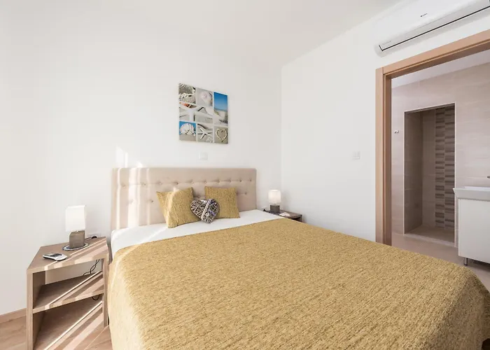 Vila Luxury Escape With Swimming Pool & Modern Design