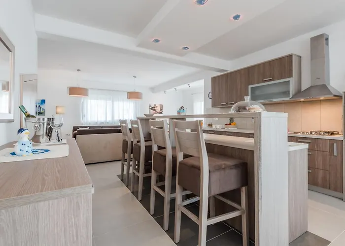 Vila Luxury Escape With Swimming Pool & Modern Design *