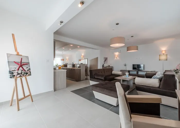 Luxury Escape With Swimming Pool & Modern Design Vila Debeljak