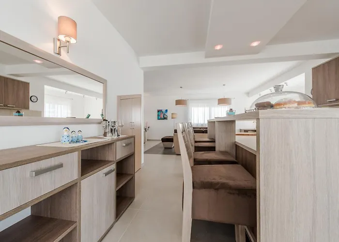 Luxury Escape With Swimming Pool & Modern Design Vila *