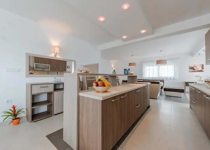 Vila Luxury Escape With Swimming Pool & Modern Design *