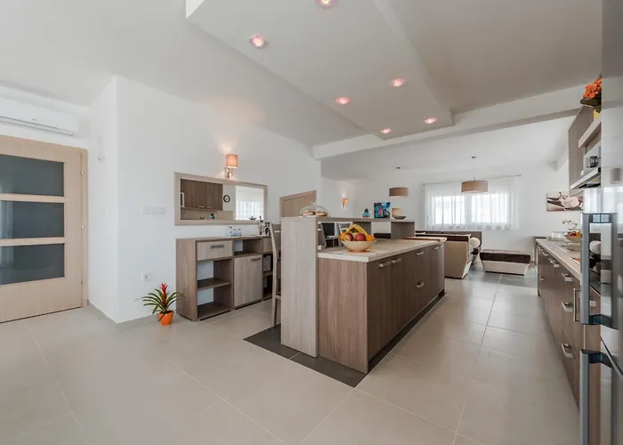 Vila Luxury Escape With Swimming Pool & Modern Design *