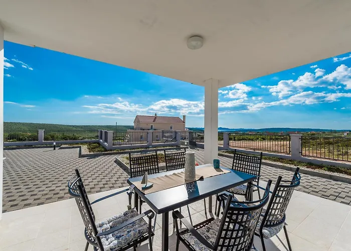 Vila Luxury Escape With Swimming Pool & Modern Design Debeljak